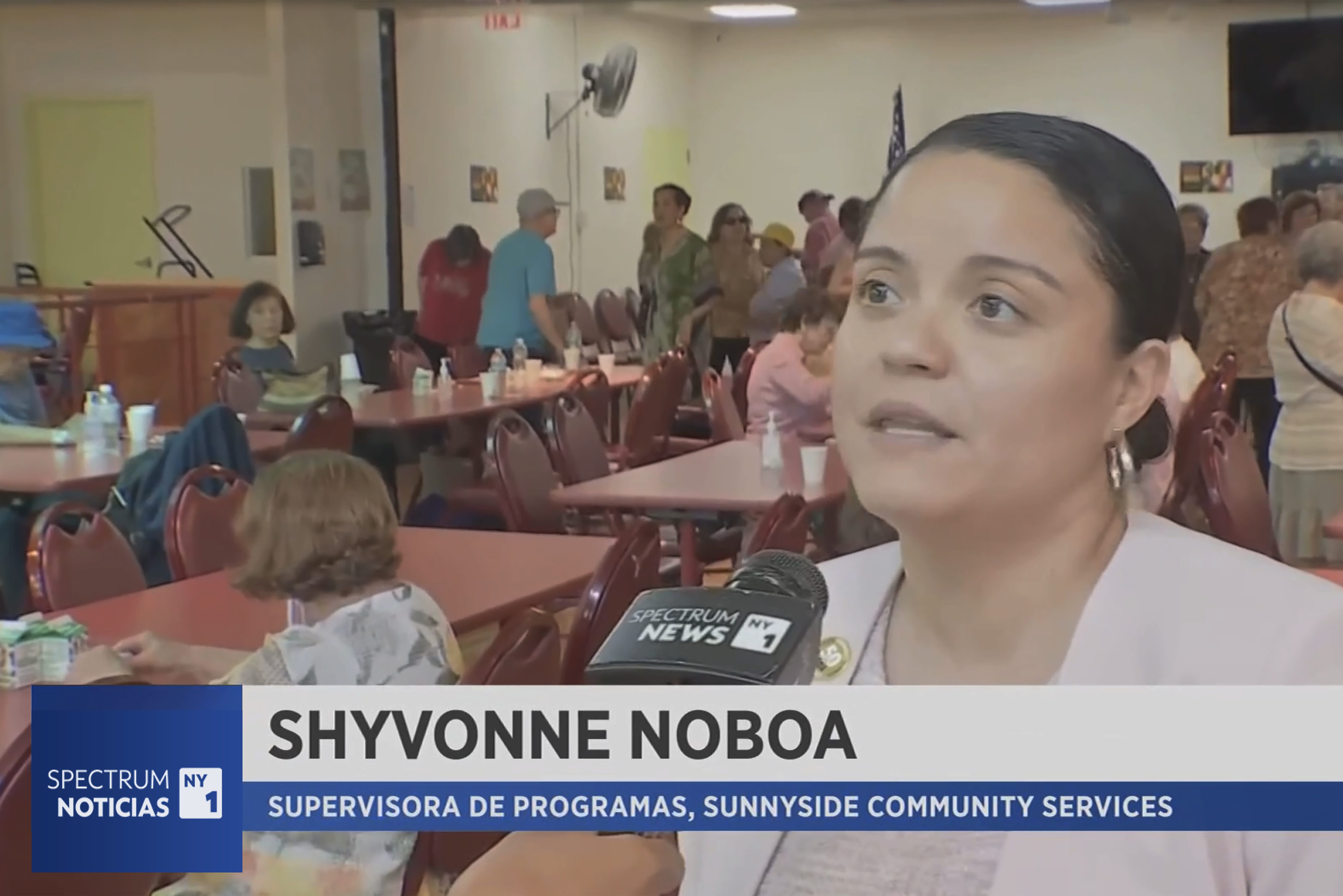 NY1 Noticias: ‘Afuera está muy caliente… es un horno’: adulto mayor en centro de enfriamiento